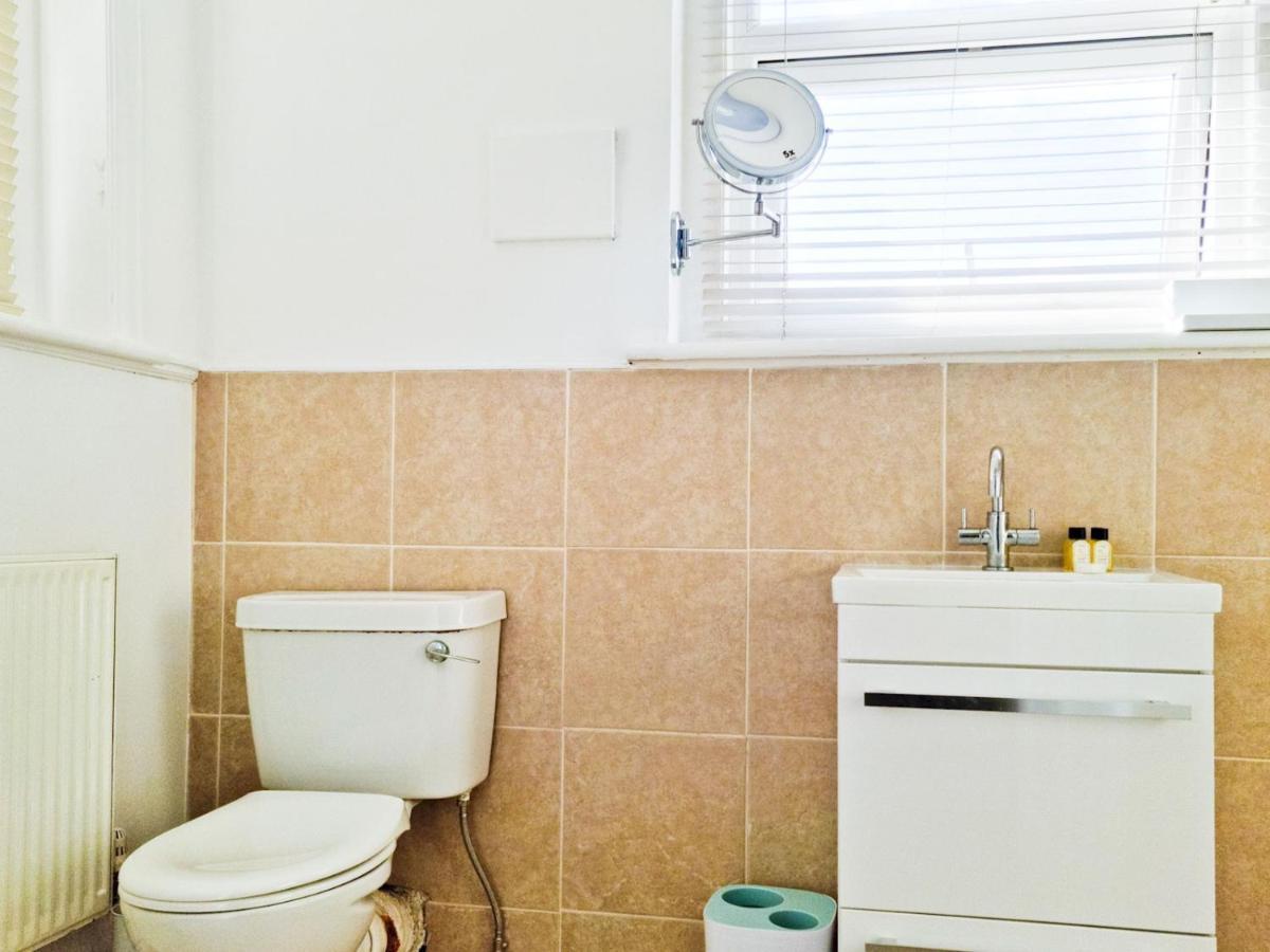 Ferienwohnung Pass The Keys Wimbledon Hideaway London Exterior foto