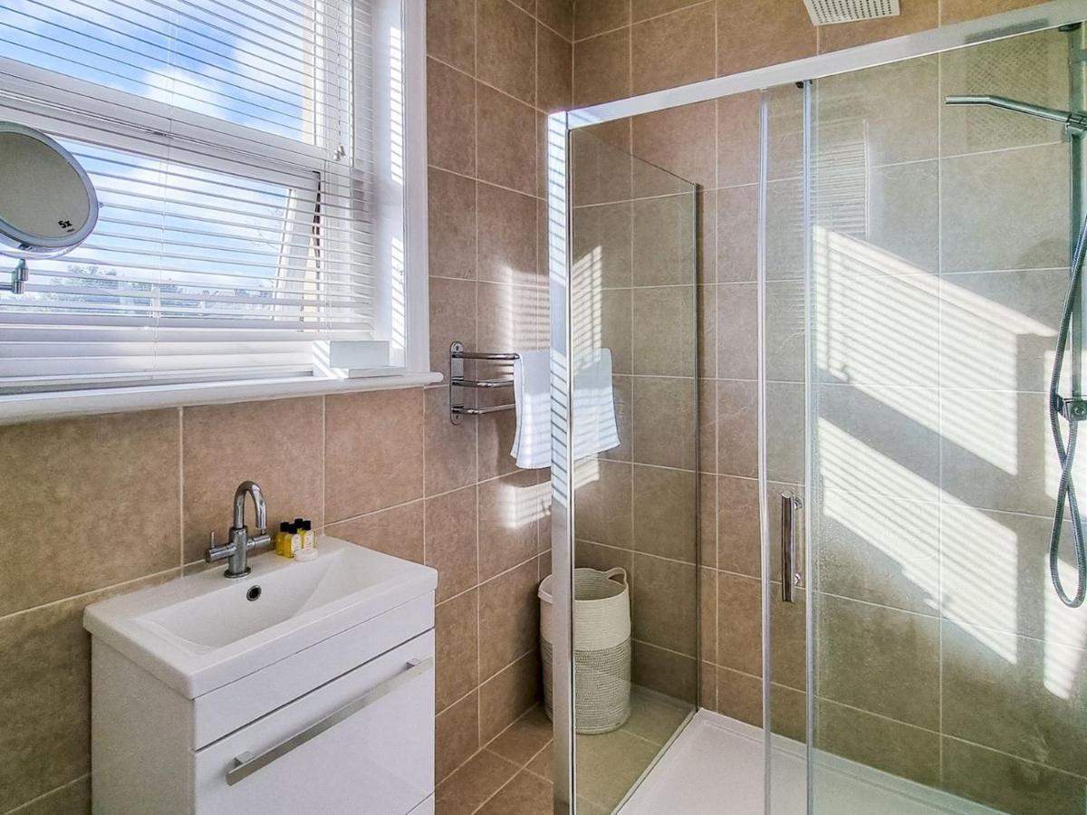 Ferienwohnung Pass The Keys Wimbledon Hideaway London Exterior foto