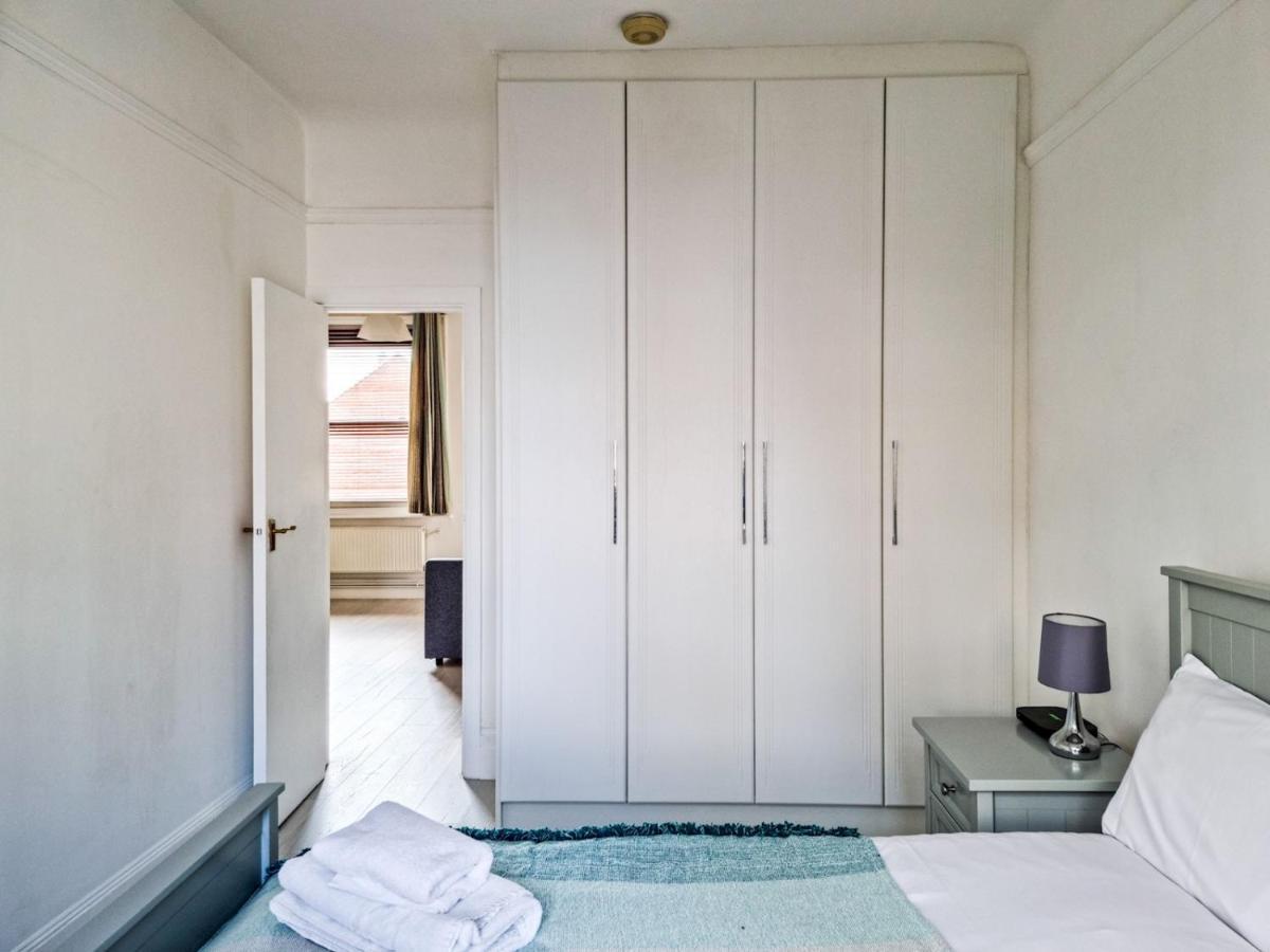 Ferienwohnung Pass The Keys Wimbledon Hideaway London Exterior foto