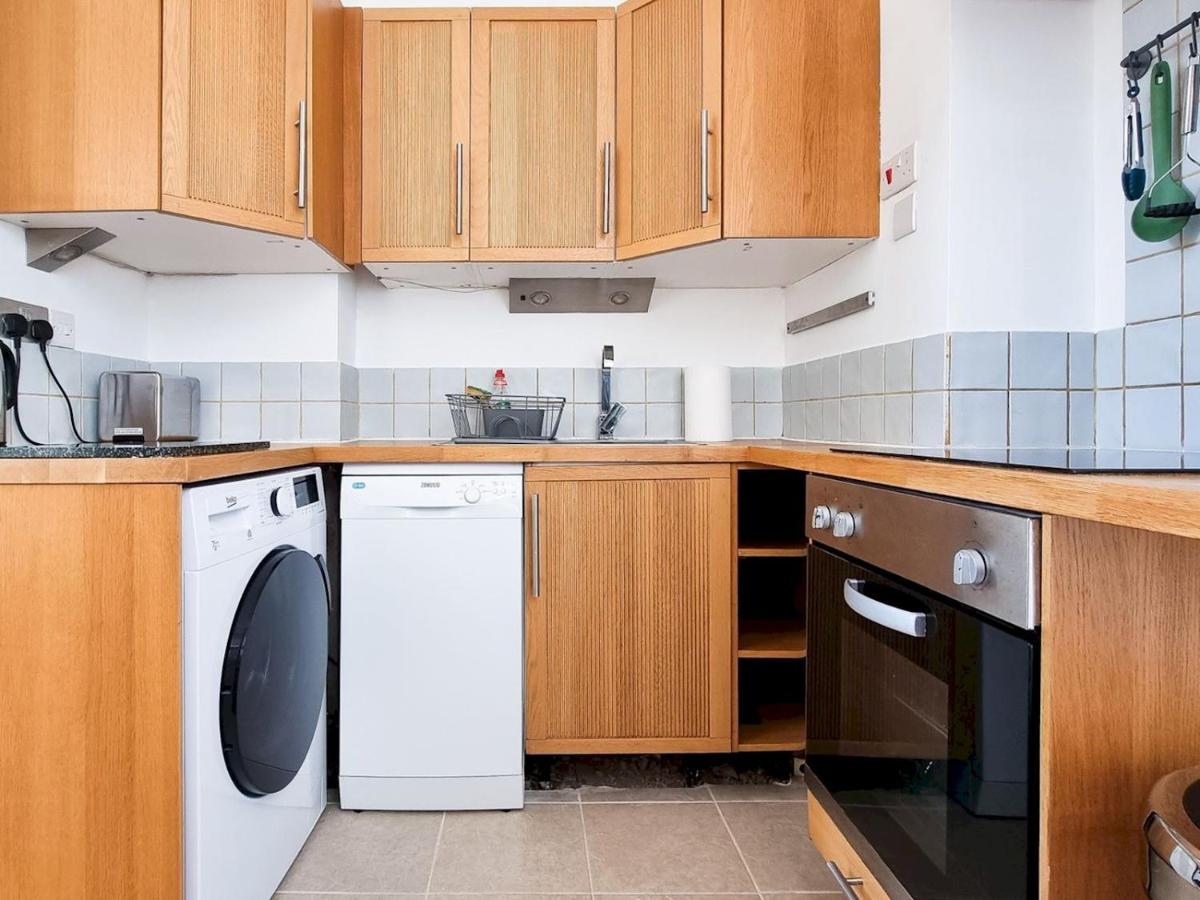 Ferienwohnung Pass The Keys Wimbledon Hideaway London Exterior foto