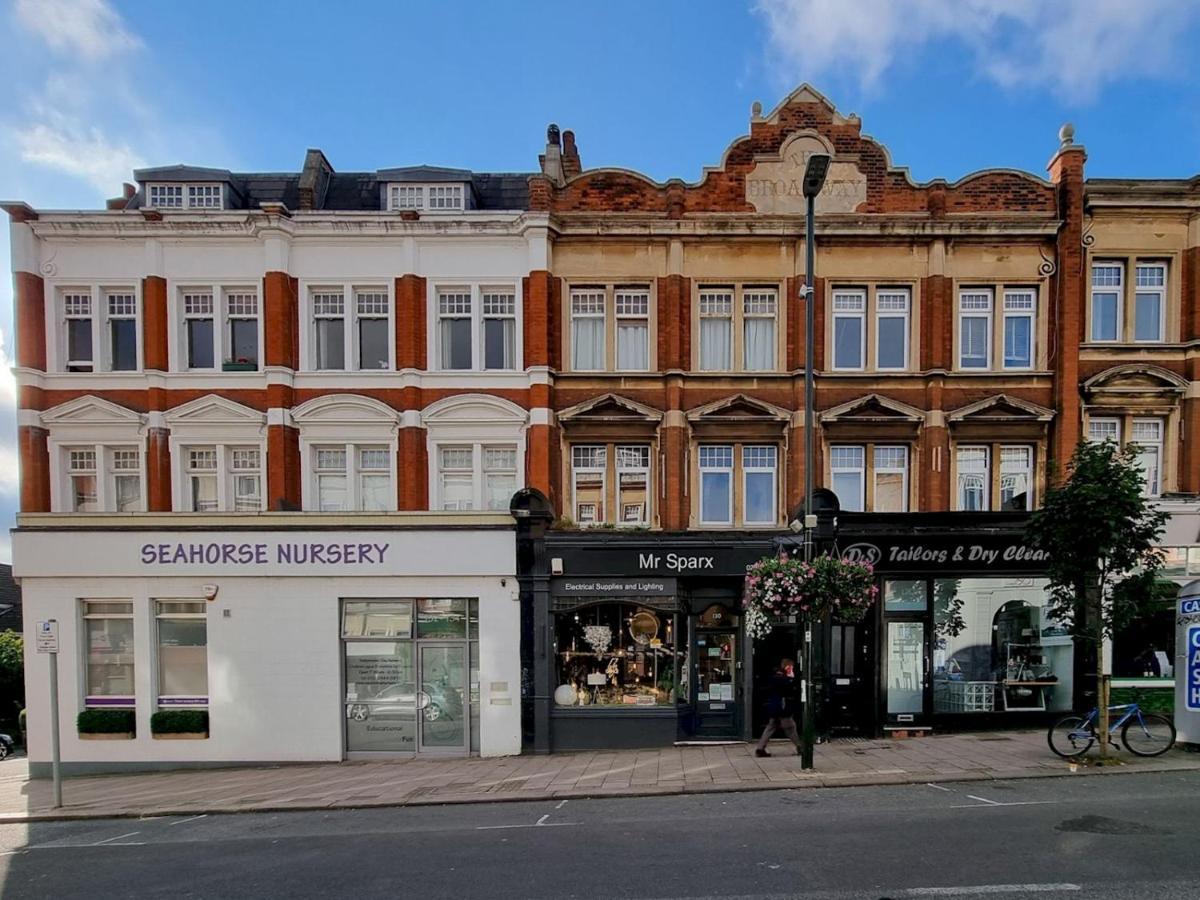 Ferienwohnung Pass The Keys Wimbledon Hideaway London Exterior foto