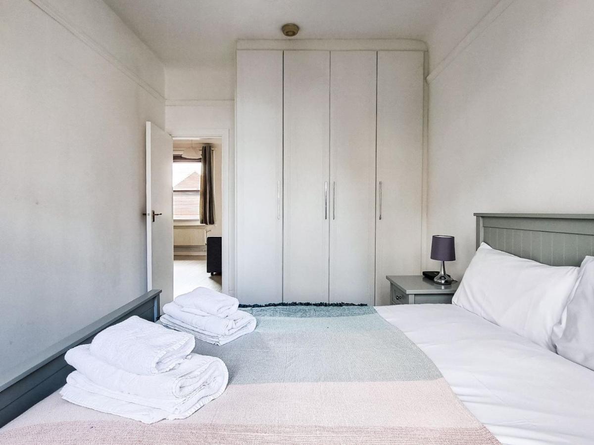 Ferienwohnung Pass The Keys Wimbledon Hideaway London Exterior foto