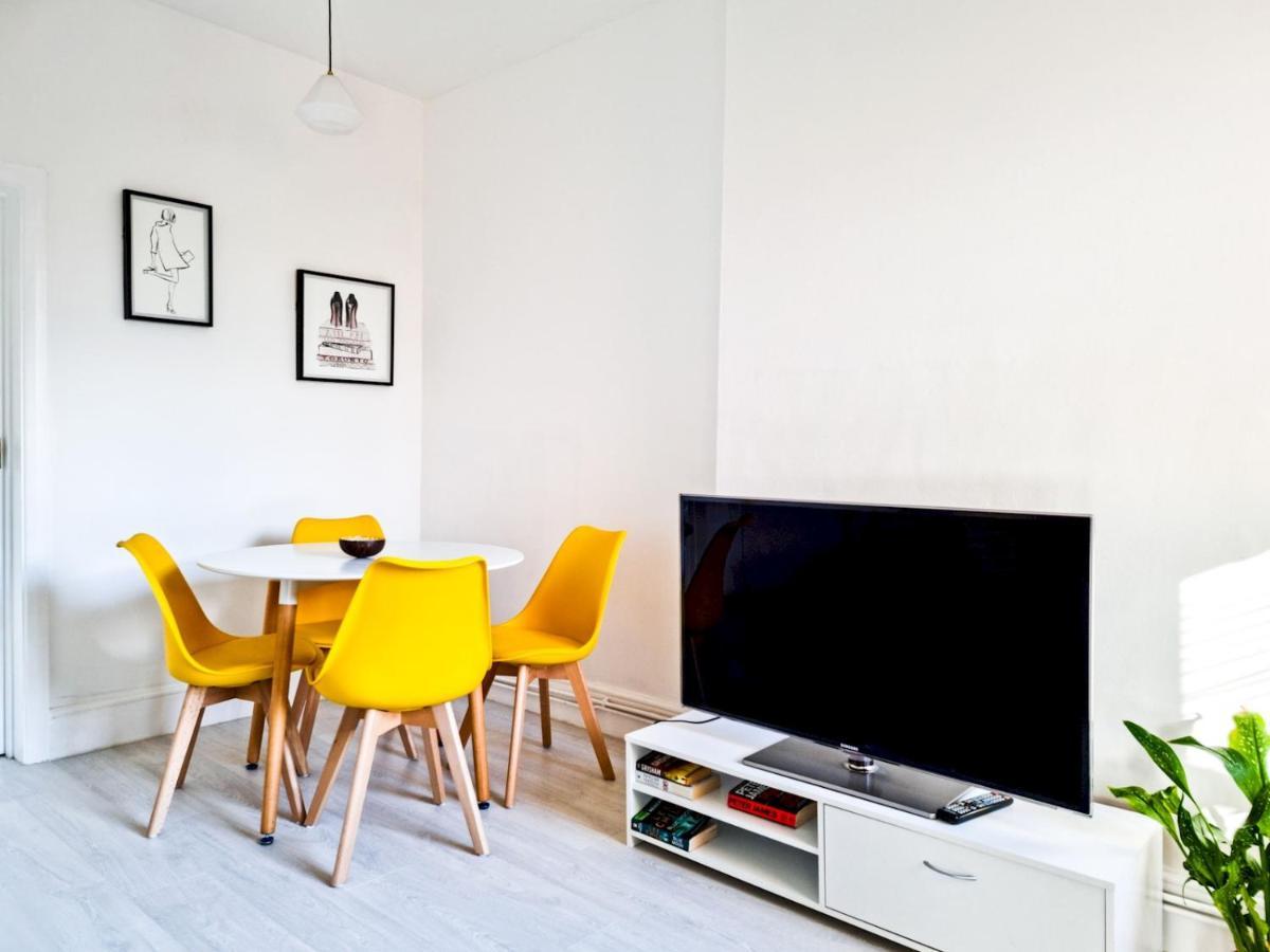 Ferienwohnung Pass The Keys Wimbledon Hideaway London Exterior foto