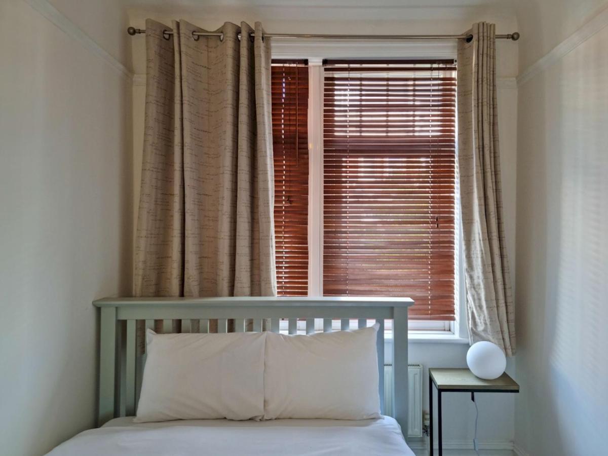 Ferienwohnung Pass The Keys Wimbledon Hideaway London Exterior foto
