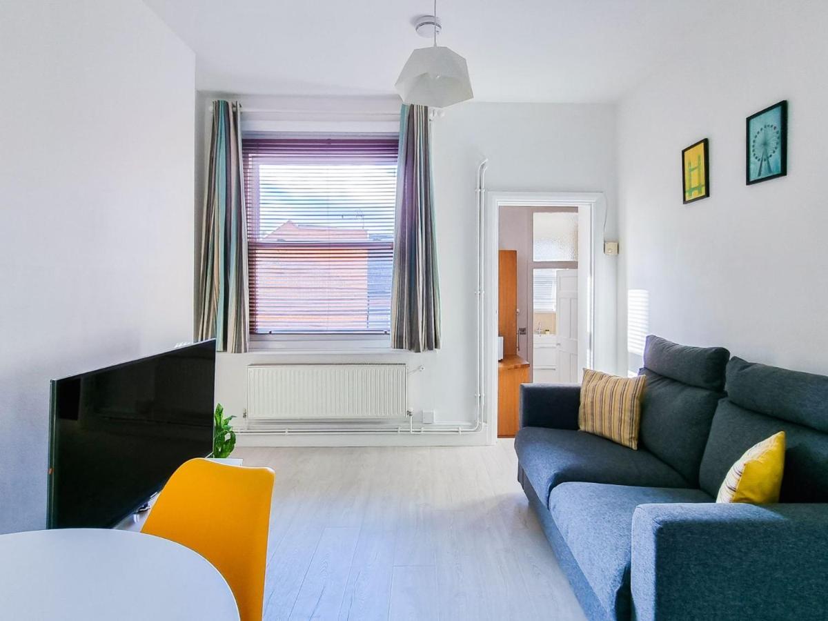Ferienwohnung Pass The Keys Wimbledon Hideaway London Exterior foto