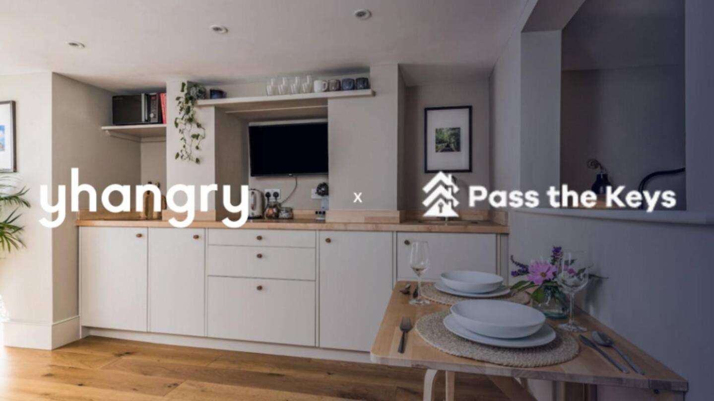 Ferienwohnung Pass The Keys Wimbledon Hideaway London Exterior foto